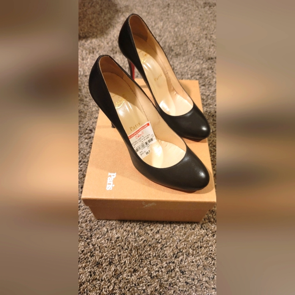 New in box Christian Louboutin Pumps
